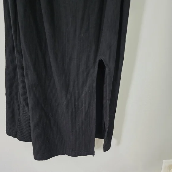 Black Bodycon Midi Dress with Cutout and Slit​​ - Picture 11 of 13